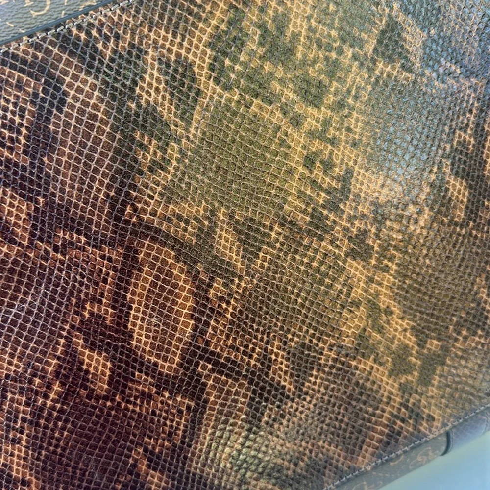 New GUESS Large UNISEX Travel bag